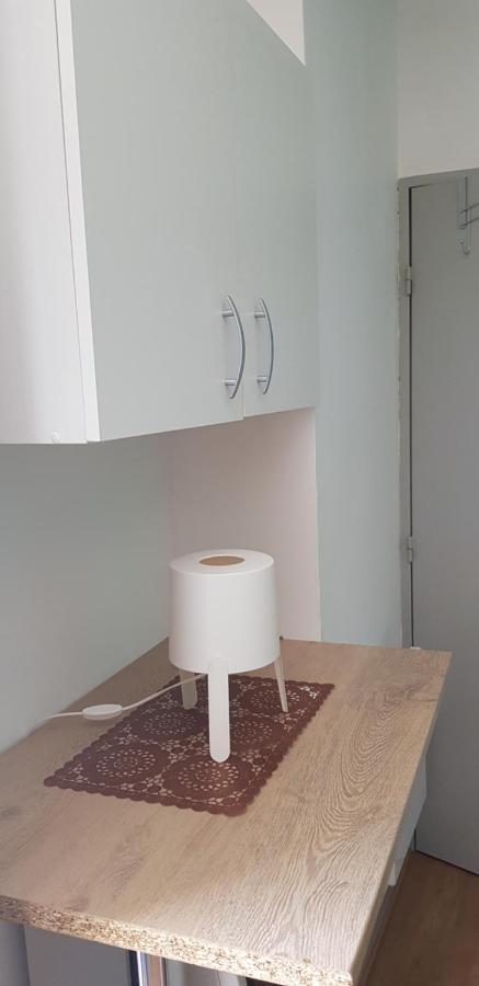 De 12m² Agreable Calme Proche Chu Apartment