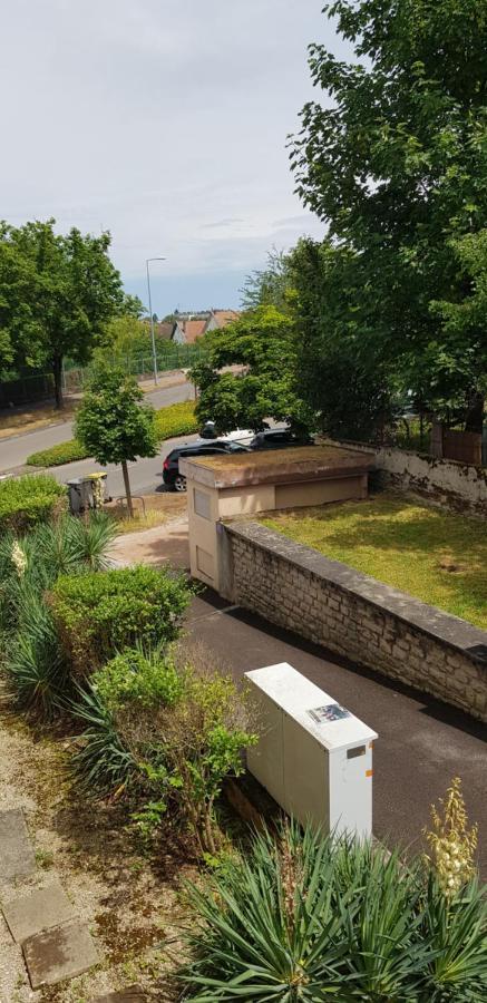 De 12m² Agreable Calme Proche Chu Apartment
